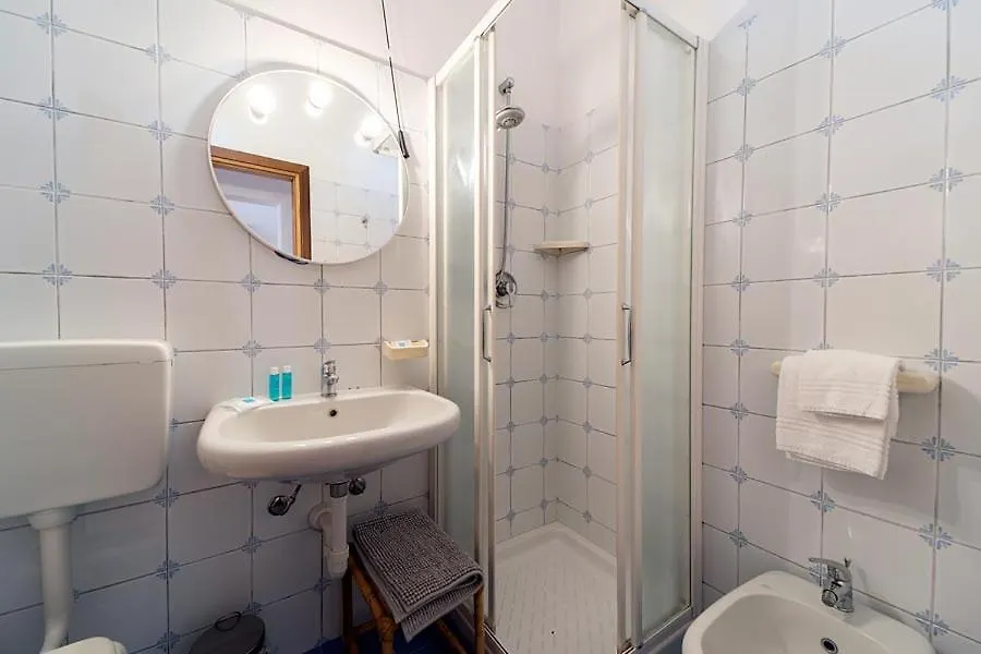 Villa Cecilia - Appartamenti Procchio  Aparthotel