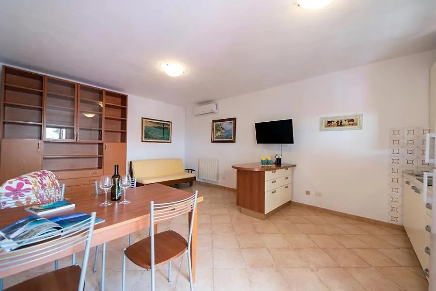 Villa Cecilia - Appartamenti Procchio  Aparthotel